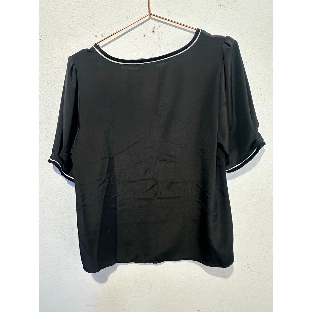 BOBEAU Black Shiney Loose Fit White Detailed Sleeve Collar Blouse size Medium - Picture 2 of 7